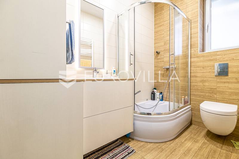 Zagabria, Città Bassa, Piazza Franjo Tuđman, edificio residenziale e commerciale con cortile 514 m² - 12