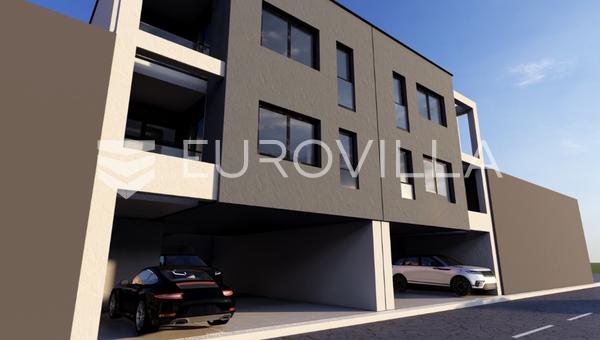 Osijek, Aşağı Şehir, YENİ YAPI, şehir villasının 1. katında 4 yatak odalı daire