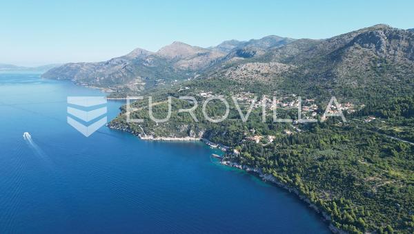 Dubrovnik, Trsteno - maatalousmaa, jolla on tieyhteys ja merinäköala