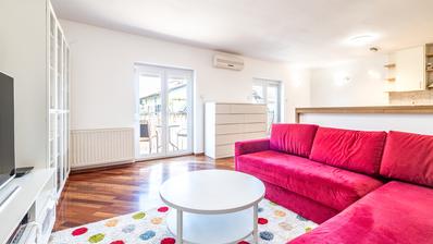 Zagreb, Rudes, funktionell trerumslägenhet med en rymlig terrass på 87 m², parkering, förråd