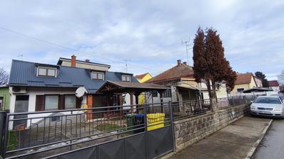 Vinkovci, Zagrebački blok, Obiteljska kuća s dodatnim stambenim objektom na kutnoj parceli