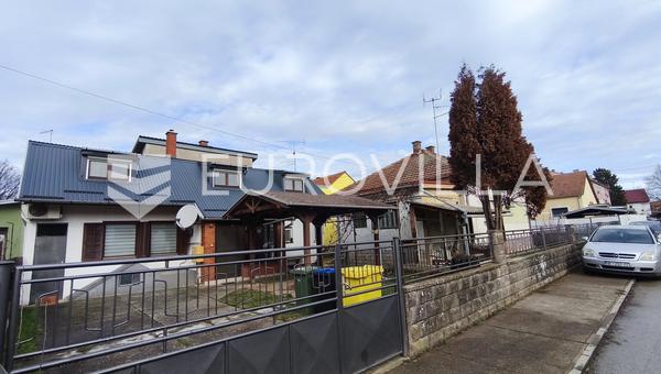 Vinkovci, Zagrebački blok, Obiteljska kuća s dodatnim stambenim objektom na kutnoj parceli