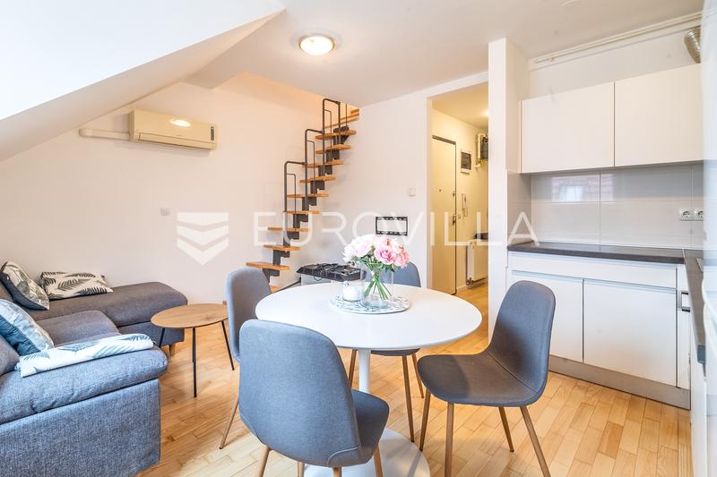 Zagreb, Rudeš, trosoban stan 42 m² s parkingom