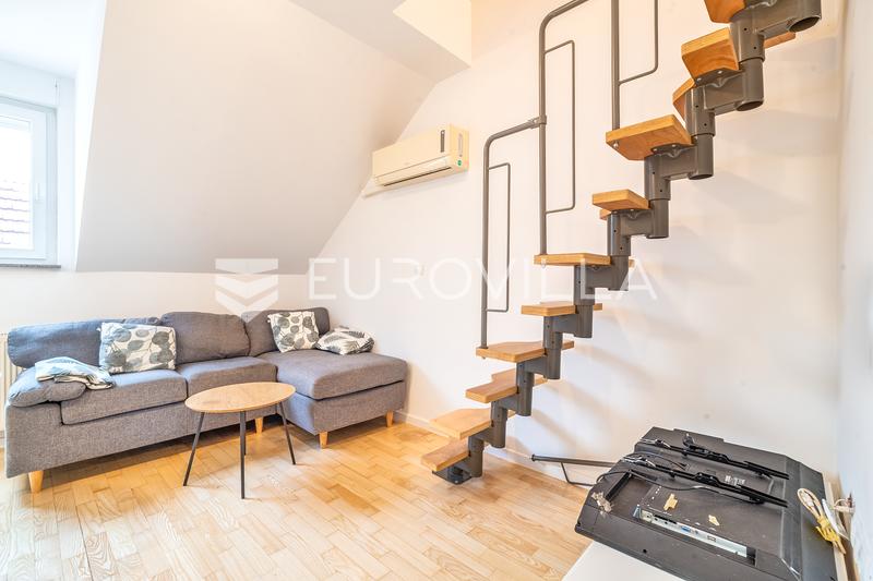 Zagreb, Rudeš, trosoban stan 42 m² s parkingom