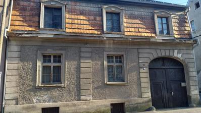 Samobor, 1578 m²'lik geniş bir arsa üzerinde yer alan, müştemilatlı ve geniş araziye sahip ev