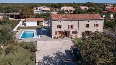 Ístria, Svetvinčenat - Casa de pedra renovada com piscina e terreno espaçoso
