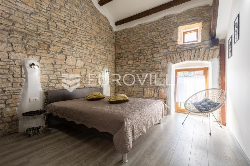Istria, Svetvinčenat - Odnowiony kamienny dom z basenem i przestronnym terenem - 33