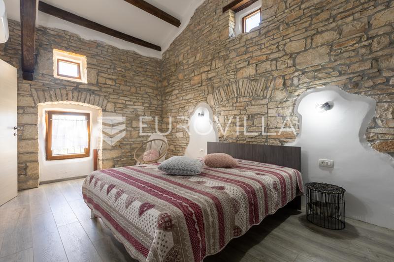Istria, Svetvinčenat - Odnowiony kamienny dom z basenem i przestronnym terenem - 38