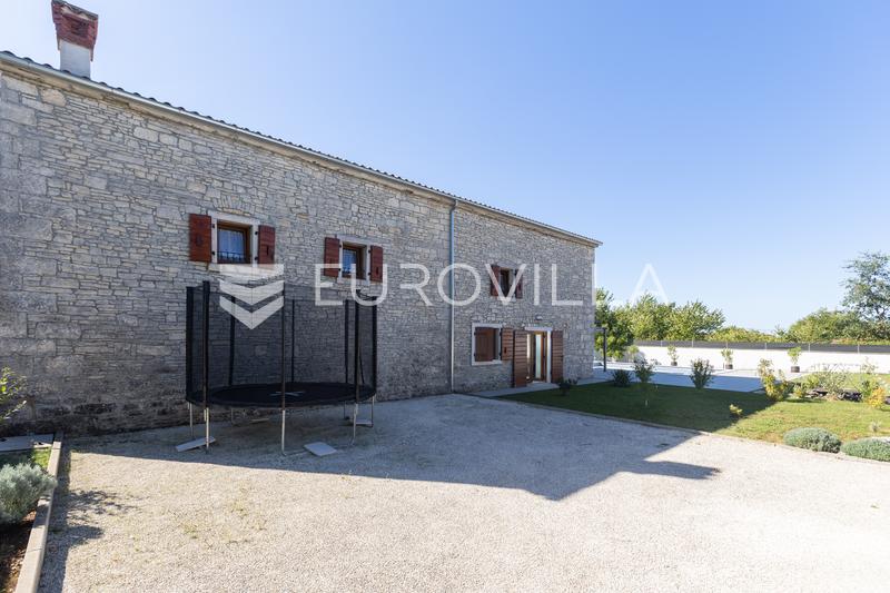 Istria, Svetvinčenat - Odnowiony kamienny dom z basenem i przestronnym terenem - 48