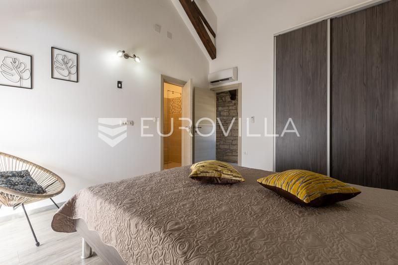 Istria, Svetvinčenat - Odnowiony kamienny dom z basenem i przestronnym terenem - 34