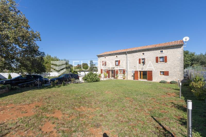 Istria, Svetvinčenat - Odnowiony kamienny dom z basenem i przestronnym terenem - 8
