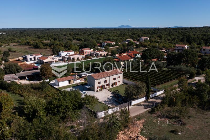 Istria, Svetvinčenat - Odnowiony kamienny dom z basenem i przestronnym terenem - 3