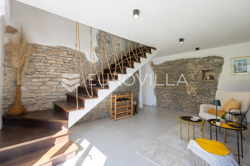 Istria, Svetvinčenat - Odnowiony kamienny dom z basenem i przestronnym terenem - 23