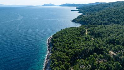 Korčula Adası, Vela Luka, denize sıfır tarım arazisi