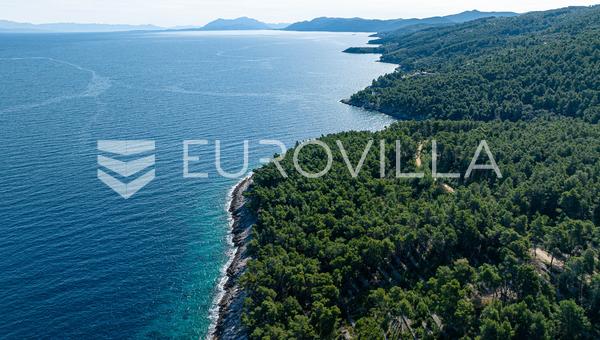 Ostrov Korčula, Vela Luka, zemědělská půda u moře