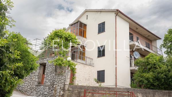 Rijeka, Drenova, fristående hus med tre lägenheter