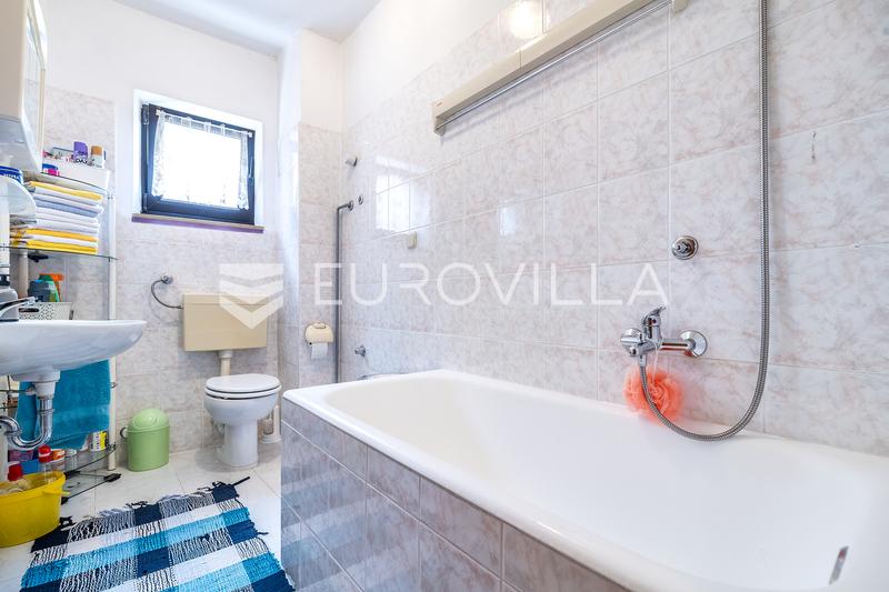 Zagreb, Zitnjak, Kanalski put, rummeligt 242 m² familiehus med have og terrasse - 12