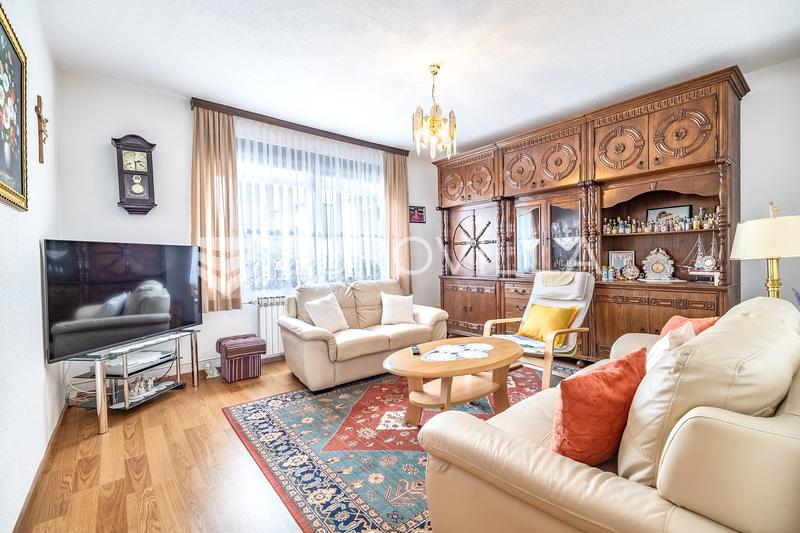 Zagreb, Zitnjak, Kanalski put, rummeligt 242 m² familiehus med have og terrasse - 1