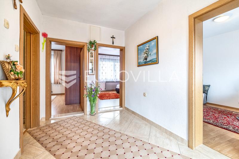 Zagreb, Zitnjak, Kanalski put, rummeligt 242 m² familiehus med have og terrasse - 8
