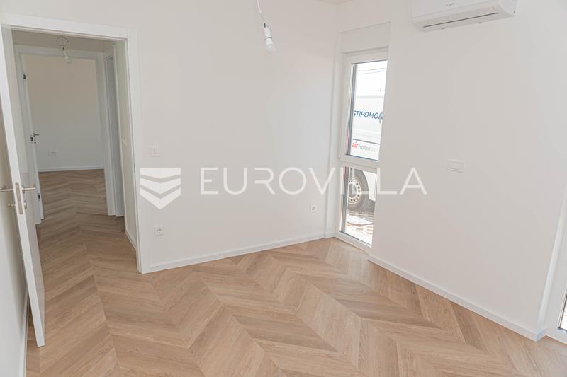 Tribunj, novo edifício, apartamento no rés-do-chão com piscina - 13