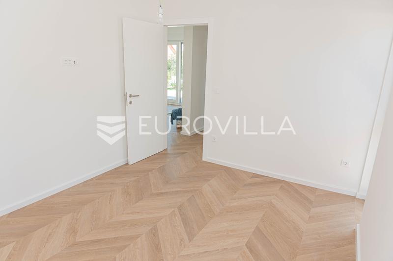 Tribunj, novo edifício, apartamento no rés-do-chão com piscina - 14