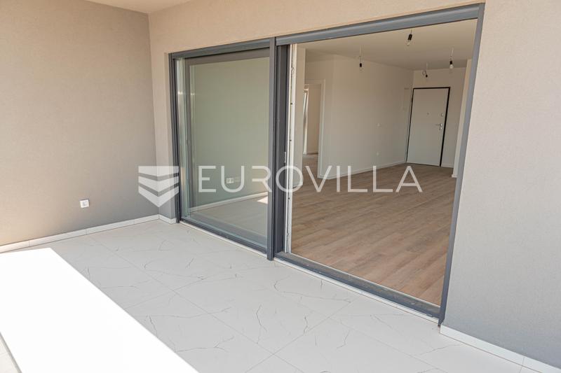Tribunj, novo edifício, apartamento no rés-do-chão com piscina - 5