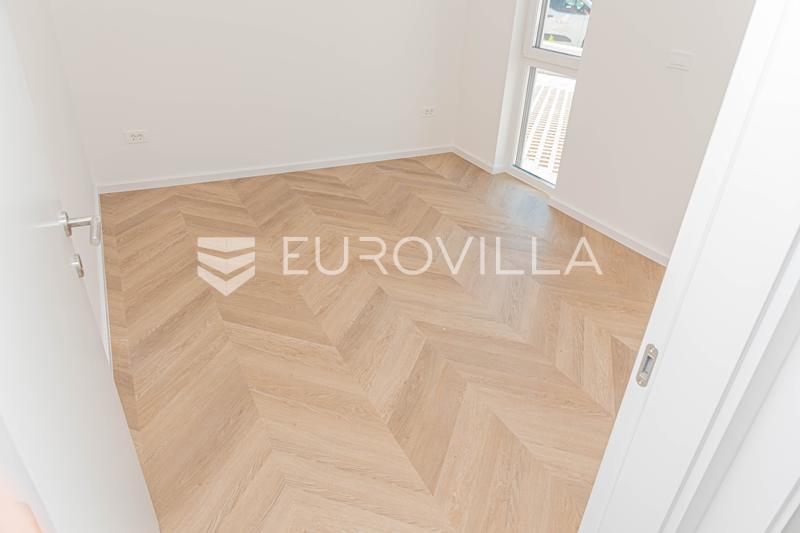Tribunj, novo edifício, apartamento no rés-do-chão com piscina - 10