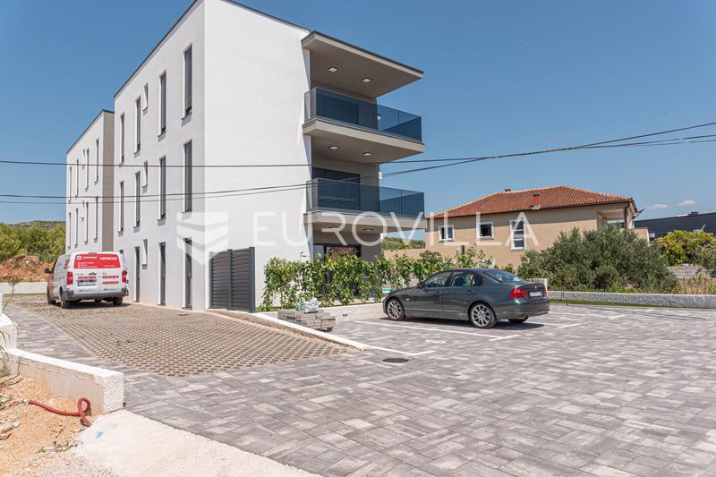 Tribunj, novo edifício, apartamento no rés-do-chão com piscina - 17