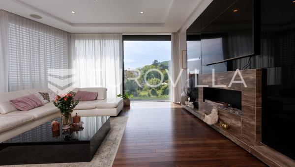 Matulji, luksus femværelses duplex penthouse, 160 m², 130 m² terrasse og 250 m² privat have