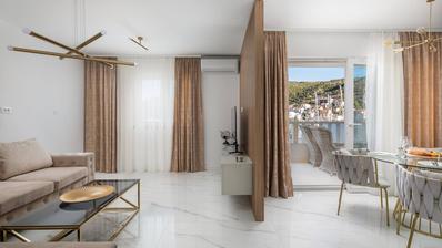 Trogir, Marina, apartamento estúdio mobilado de dois quartos, primeira fila para o mar