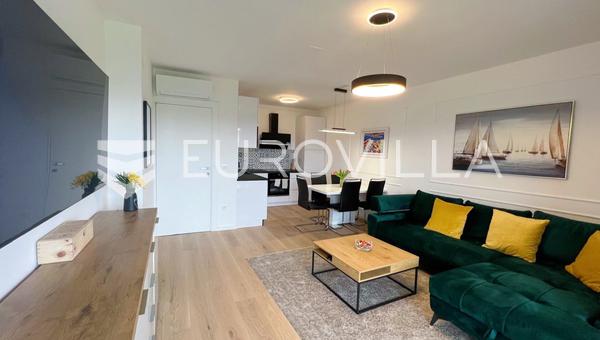 Istrien, Umag, moderne Wohnung mit großer Terrasse nahe dem Meer und dem Stadtzentrum