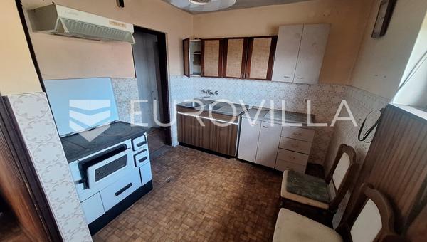Ogulin, Sabljak Köyü, 350 m² ev ve müştemilatı, Sabljaci Gölü'ne 70 m