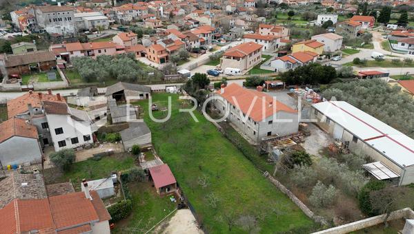 Ístria, Vodnjan - 1043 m² de terreno para construção com edifício existente