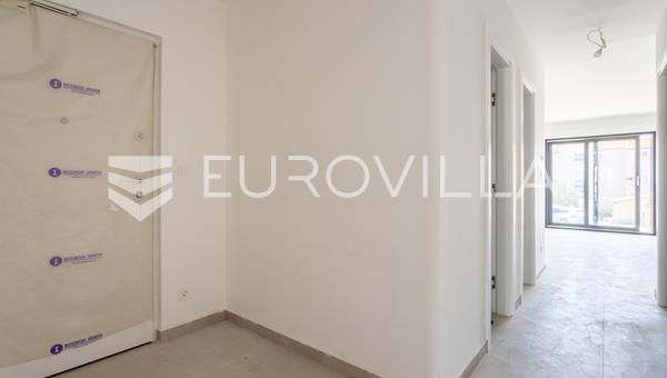Čiovo, Okrug Gornji, dvosoban stan s terasama i vrtom