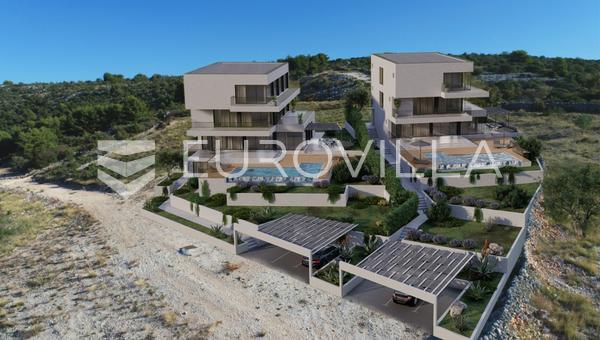 Rogoznica, građevinsko zemljište sa dozvolom i projektom za vilu