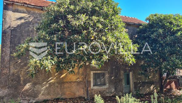 Pelješac, Županje selo, tradicionalna kamena kuća za adaptaciju
