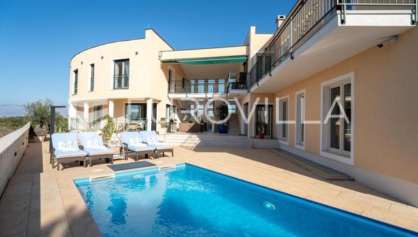Zadar, Zaton, exclusiva villa con piscina en una ubicación privilegiada