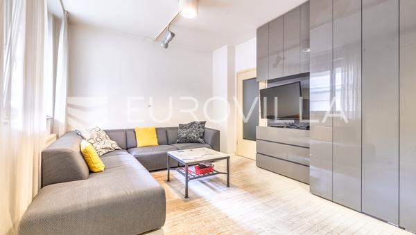 Zagreb, Maksimir, fremragende etværelses lejlighed, netto gulvareal 53 m², garageparkeringsplads