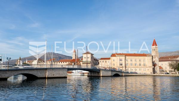 Trogir, jednosoban stan s balkonom južne orijentacije