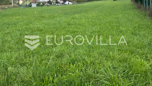 Jastrebarsko, Sveta Jana, terreno para construção 2806 m², possibilidade de construir vários edifícios
