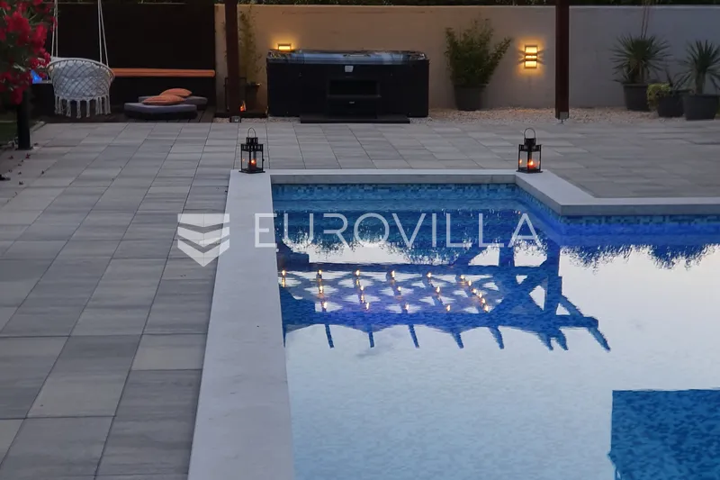 Istra, Medulin: elegantna vila s pogledom na more s prekrasnim bazenom i okućnicom 35