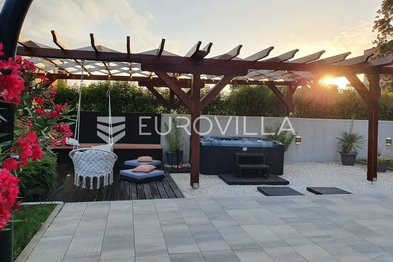 Istra, Medulin: elegantna vila s pogledom na more s prekrasnim bazenom i okućnicom 29