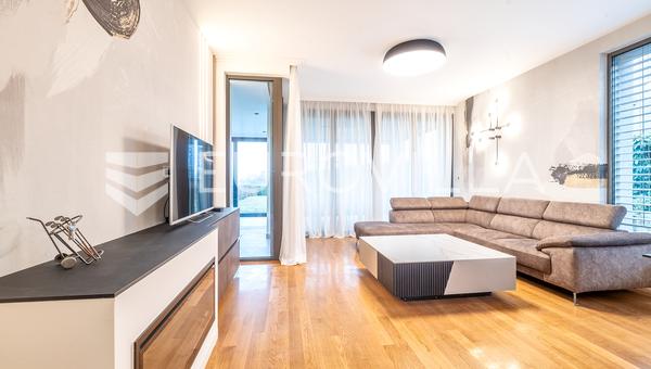 Novi Zagreb, Golf Resort, lujosa casa adosada de tres dormitorios, recién reformada