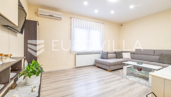 Zagreb, Vrapče, dvojna kuća 222 m2, prilika za investiciju