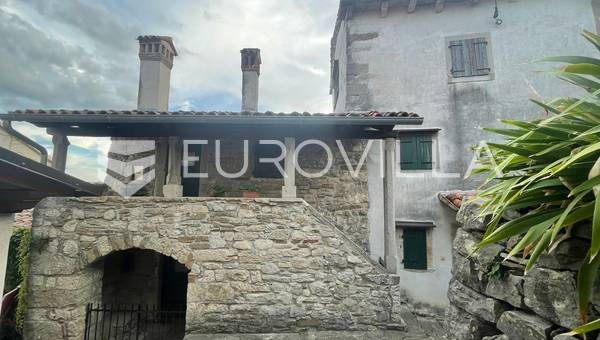 Hum, una casa única con siglos de historia en la ciudad más pequeña del mundo.