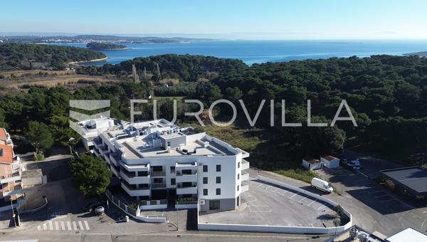 Istria, Premantura - Terreno en Zona T2 a 300m del Mar, Ideal para Proyectos