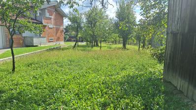 Karlovac, Svarca, stavbno zemljišče 1612 m² na mirni lokaciji