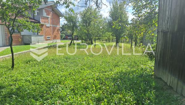 Карловац, Шварца, строительный участок 1612 м² в тихом месте