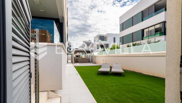 Zadar, Borik, smuk moderne toværelses lejlighed med have, langtidsleje 113 m²