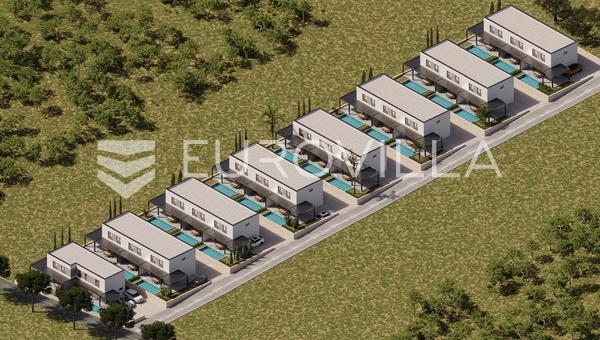 Mandre - Apartamento duplex de três quartos com piscina e jardim privativos na rua mais bonita